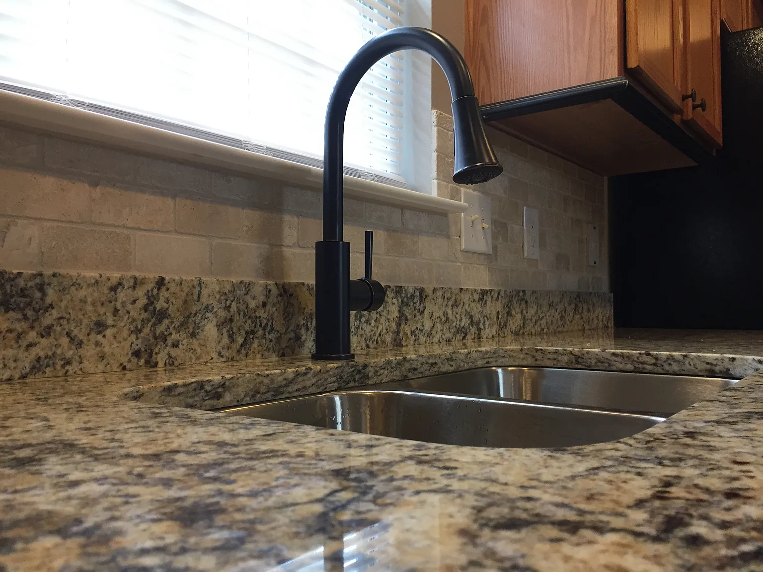 Convenient, updated 2Bed/1Bath Duplex Unit — Photo 4