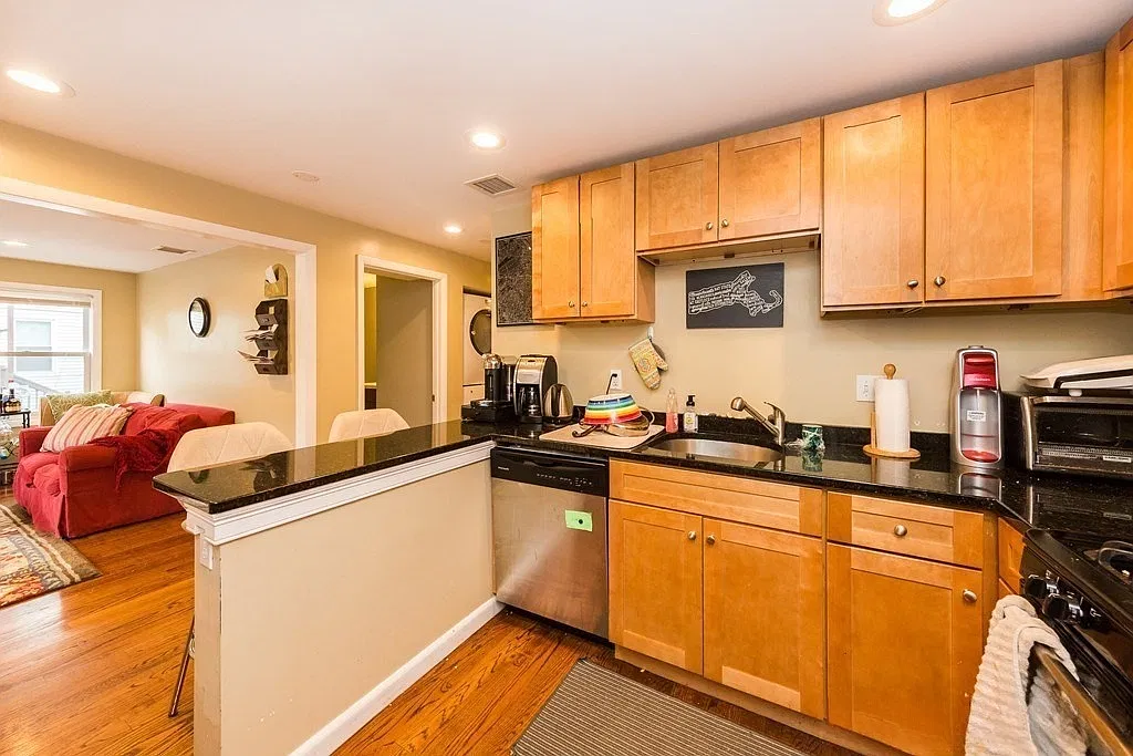 4 bed, 1200 sqft, $3,800 — Photo 2