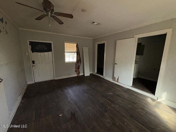 2nd image of 921 Westway St