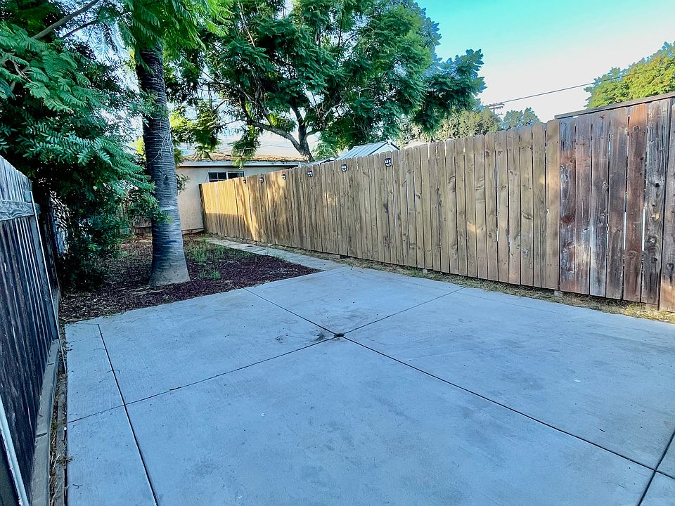 Beautiful large yard