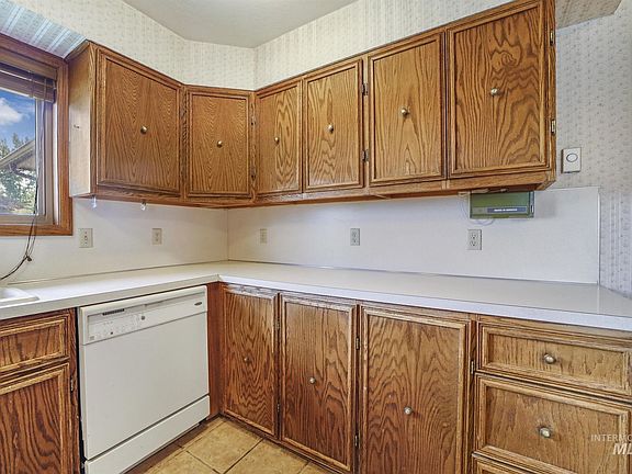 5th image of 1260 Harmony Rd