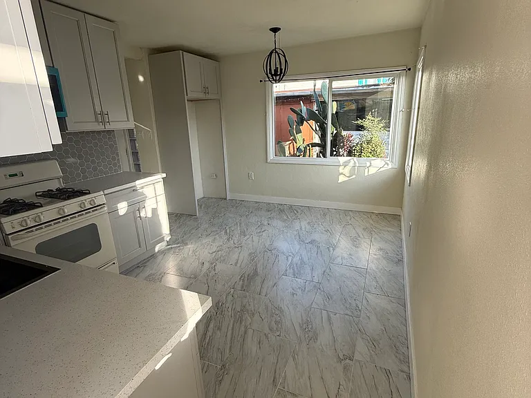 224 S Avenue 21 — Photo 4