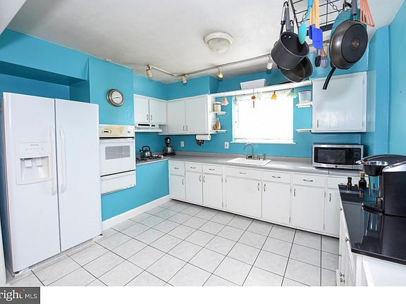 3rd image of 3538 Sussex Ln