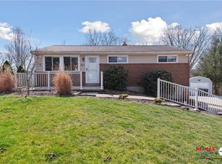 283 Longleaf Dr, Coraopolis, PA 15108