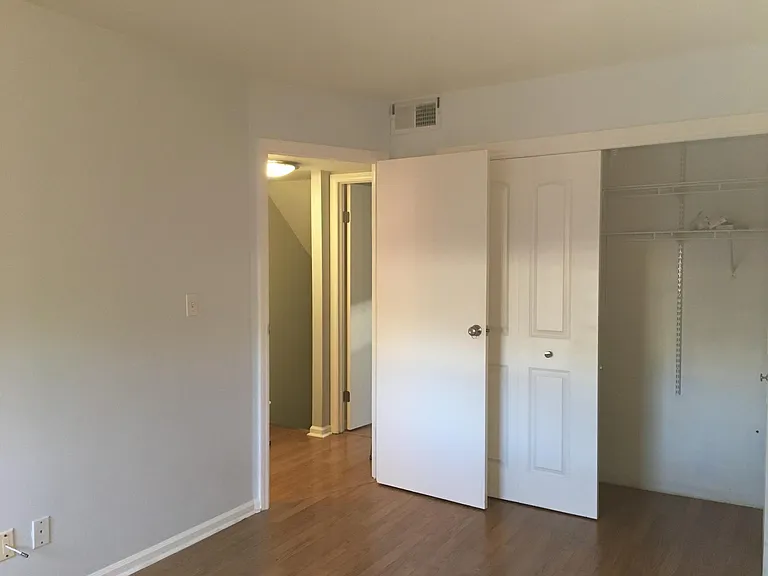 952 Chatham Ln #M — Photo 10