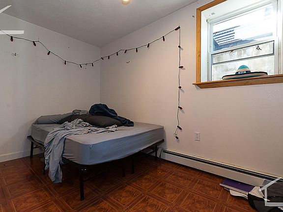 4th image of 73 Thatcher St #14