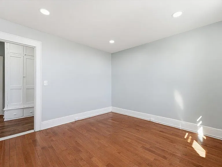 61 65th St #8 — Photo 20