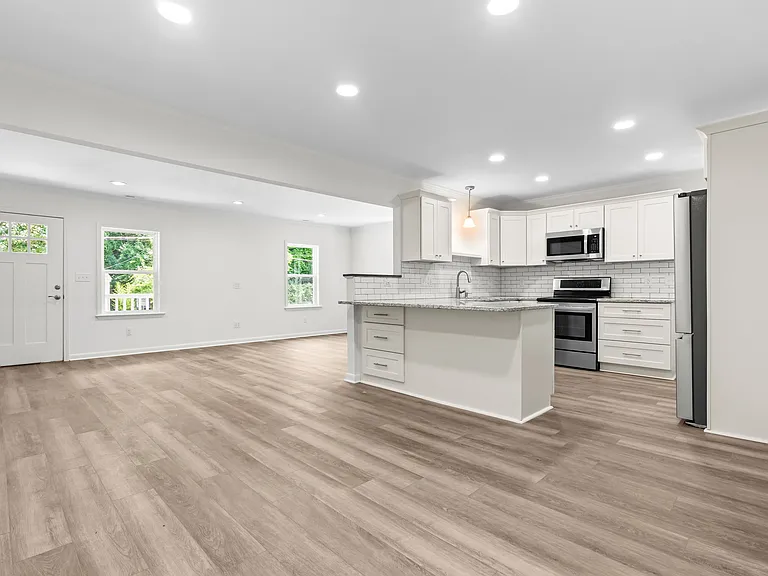 320 Clay St — Photo 6