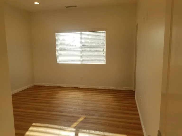 1429 S Sycamore Ave — Photo 12
