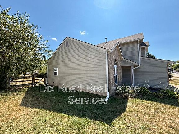 3rd image of 590 Pine Hill Pl