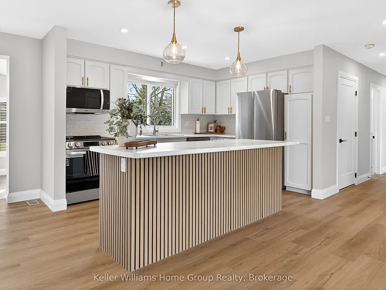 535 Elgin St — Photo 11