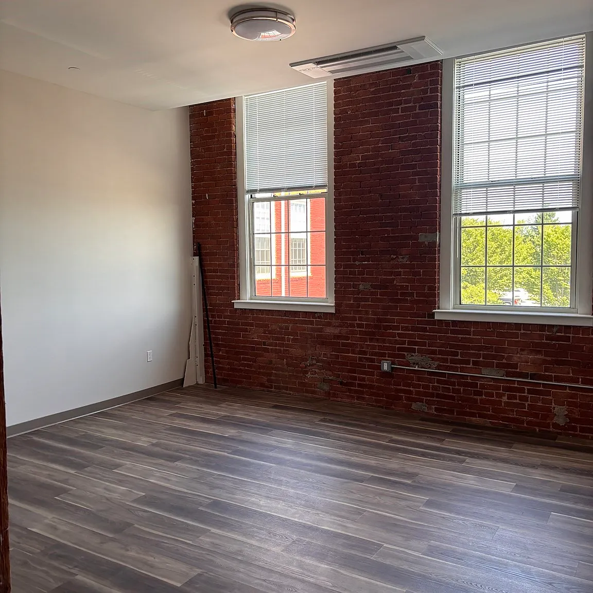 1 bed, 1.0 bath, 700 sqft, $1,950 — Photo 4