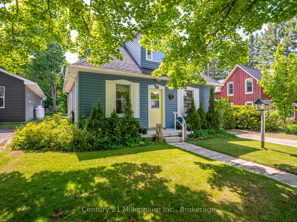 10 Alexander St, Northern Bruce Peninsula, ON N0H 1W0