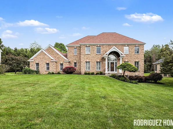 2246 Cascade Lakes Cir SE, Grand Rapids, MI 49546