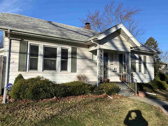 2nd image of 418 E Altgeld St