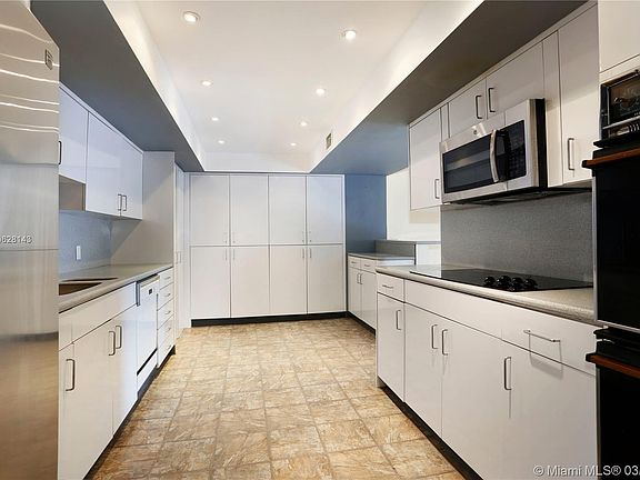 5th image of 1800 NE 114th St APT 1107