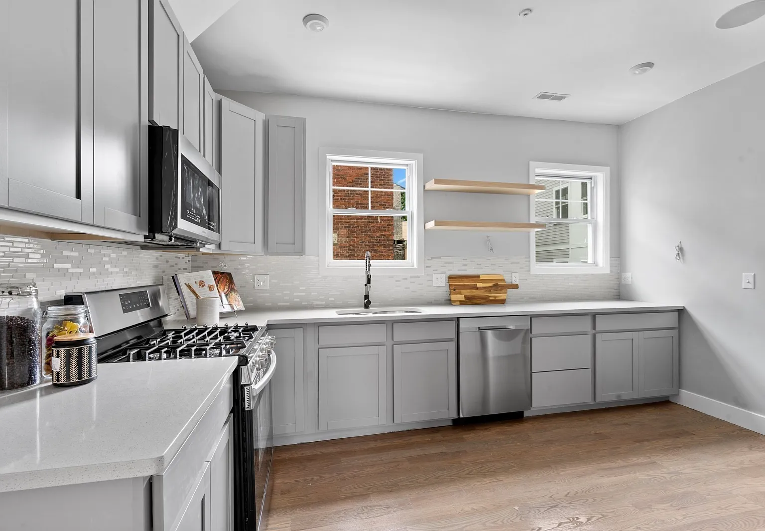 2 bed, 1350 sqft, $3,100 — Photo 3