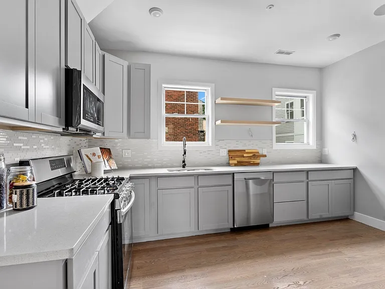 71 Ruthven St #3 — Photo 3