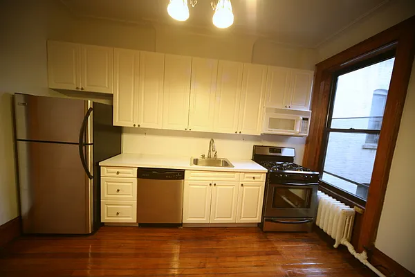 Rented by Metropolitan Realty | media 10