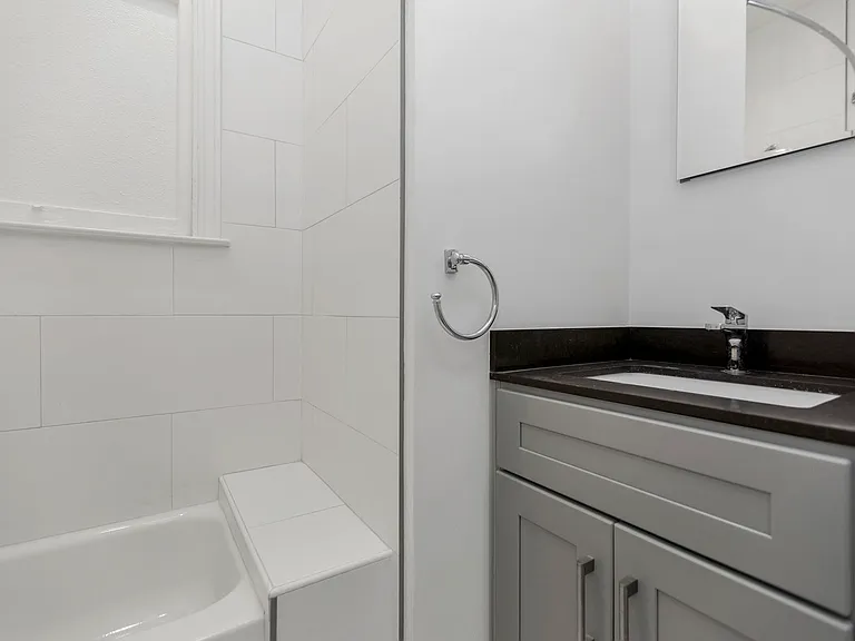 1560 Sacramento St — Photo 32
