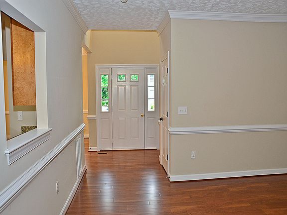 3rd image of 704 Dorothys Dr