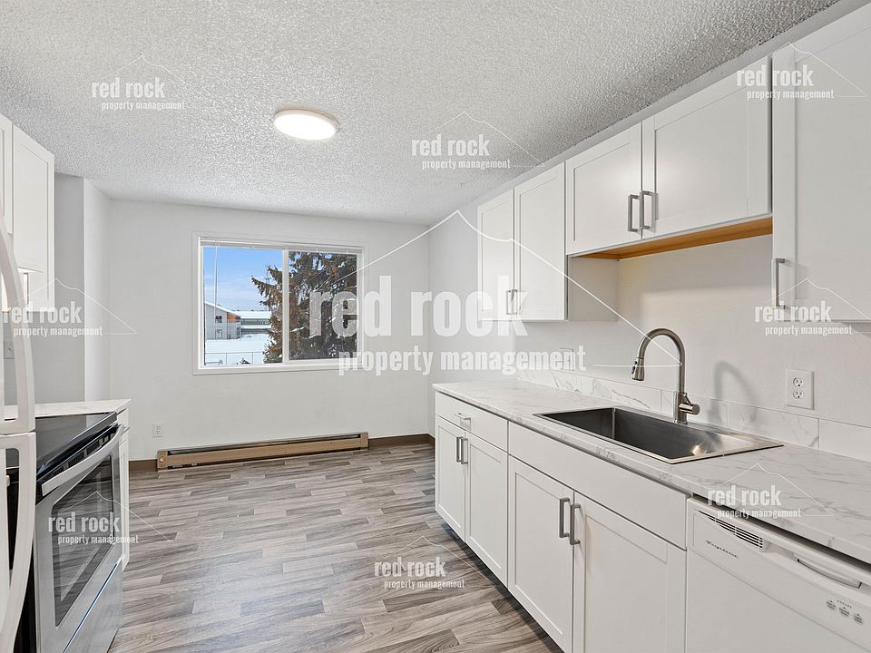 1st image of 111 E Hattie Ave
