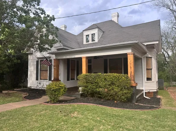 408 S Sycamore St, Palestine, TX 75801