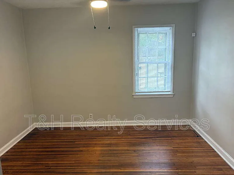2106 E 46th St — Photo 13