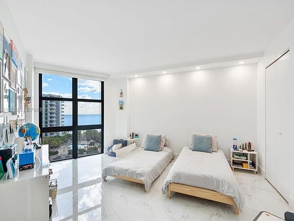 4th image of 1121 Crandon Blvd APT D806