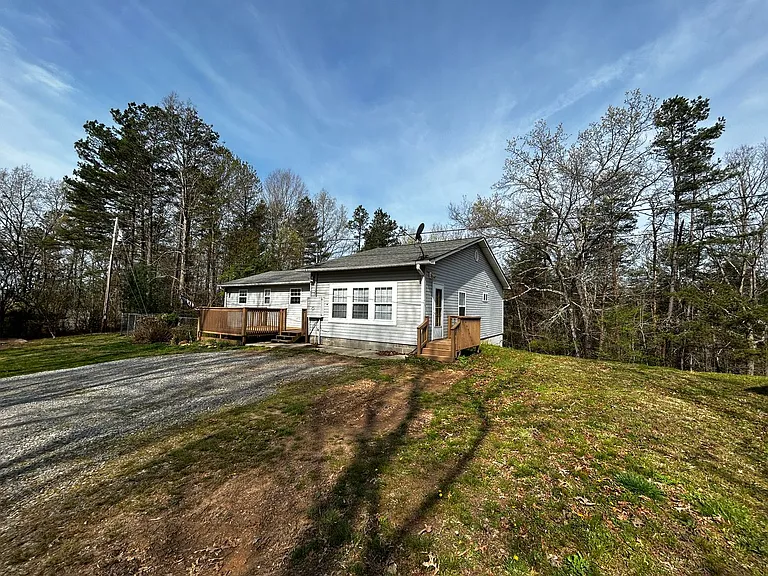 204 Cane Creek Ln — Photo 2