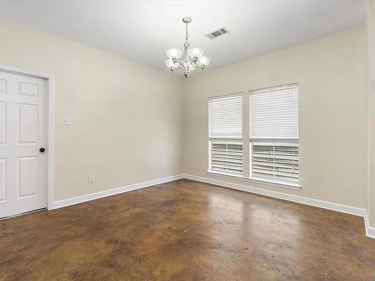 270 Stoney Creek Ave — Photo 8