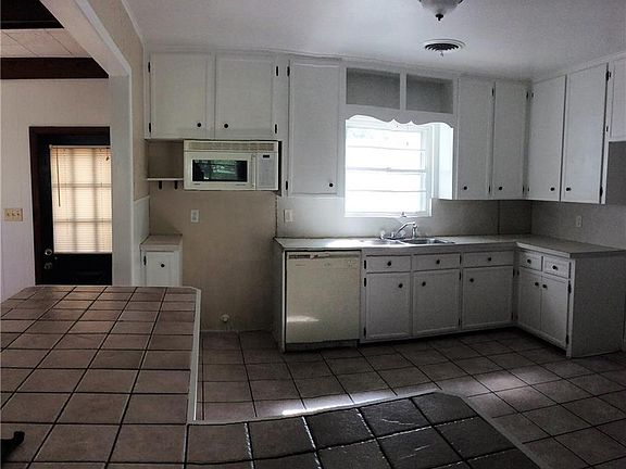 4th image of 301 N 38th St