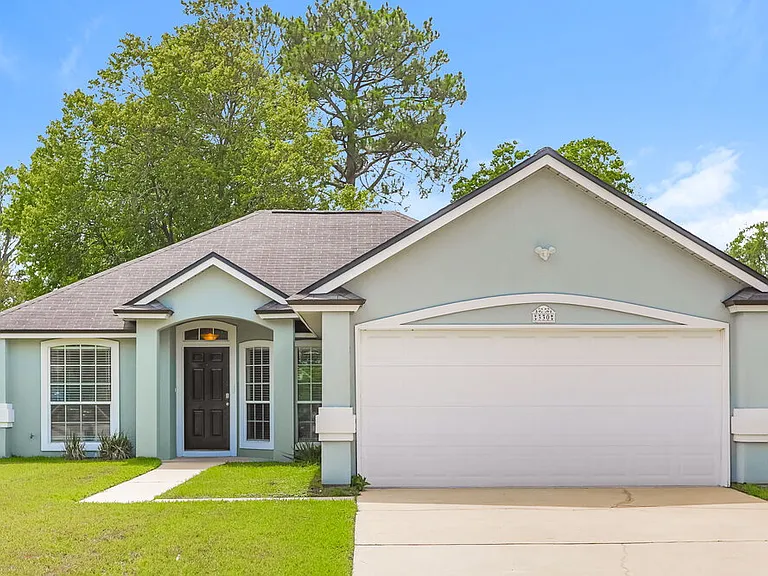 330 Canoe Cir — Photo 1