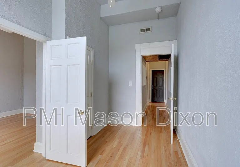 632 S Broadway #200 — Photo 12