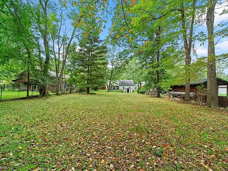 1665 Canterbury Rd — Photo 10
