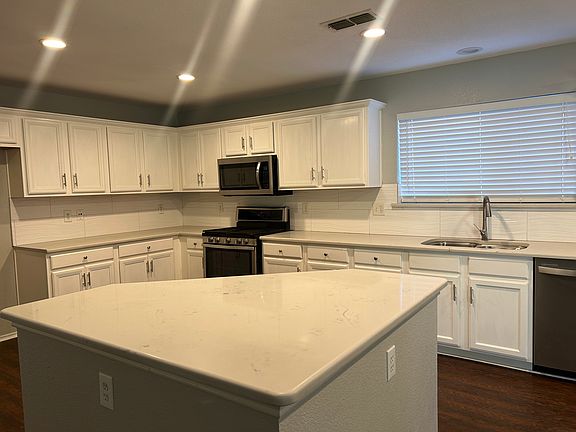 4th image of 4027 Bay Springs Ct