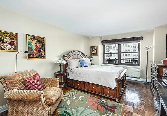 4th image of 165 W End Ave APT 15E