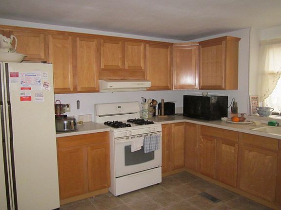 4th image of 750 E Stillwater Ave
