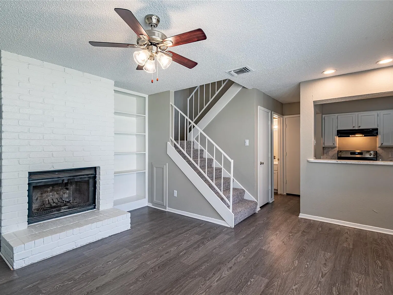 2 bed, 2.5 bath, 1056 sqft, $1,600 — Photo 3