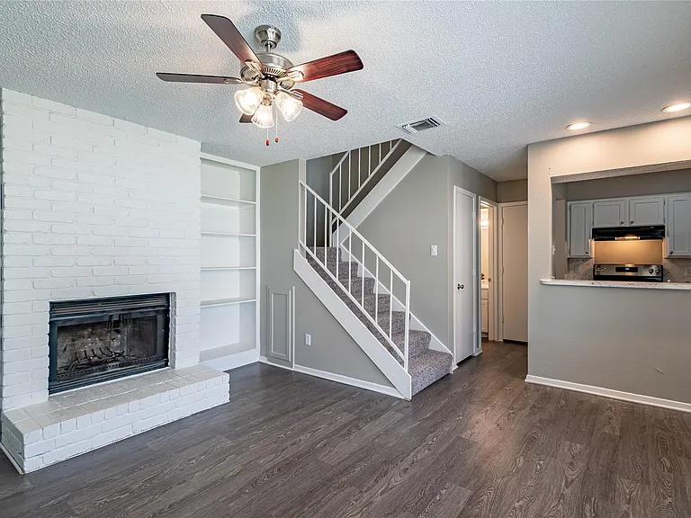 806 Treadwell Ct #806B — Photo 3