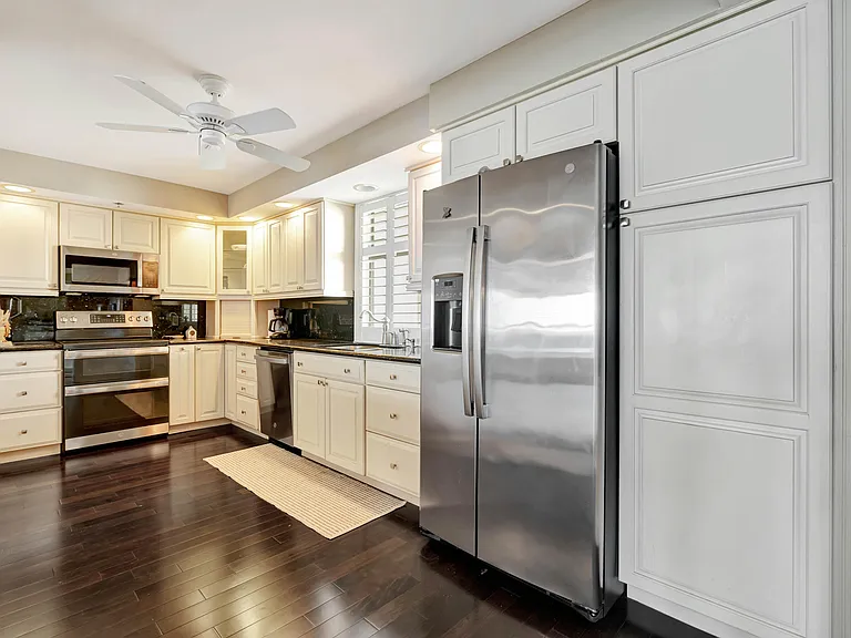 100 Beach Rd #903 — Photo 16