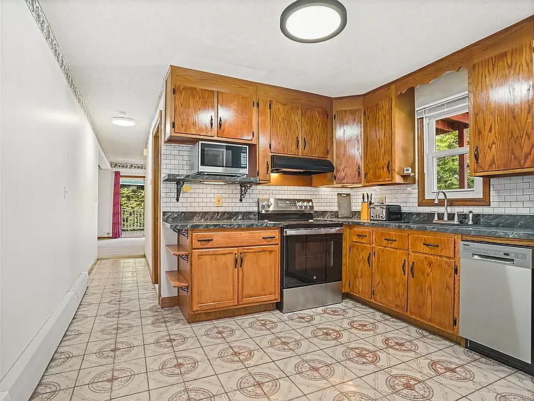 16 Baker St — Photo 11