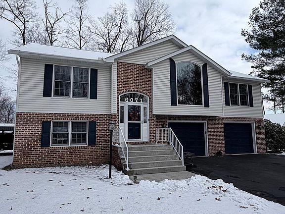 3rd image of 6071 Greenbriar Ct