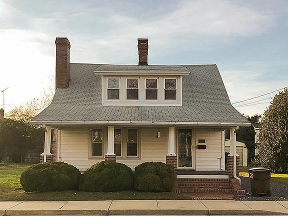 2nd image of 907 Peachblossom Ave