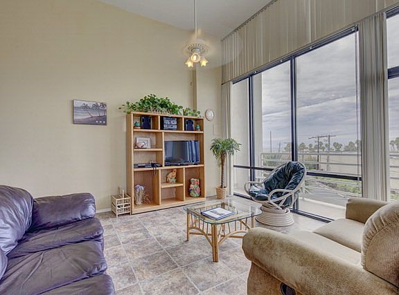 5th image of 1000 Padre Blvd