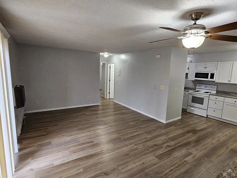 1112 Oakview Dr #9 — Photo 7