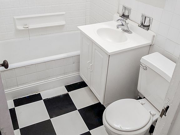 4th image of 1904 1/2 W Winnemac Ave #1