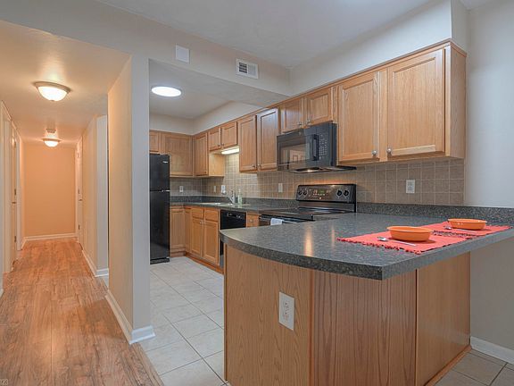 5th image of 1700 Liberty Ln APT 3