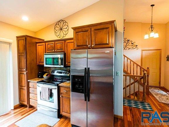 5th image of 7617 W Emily St