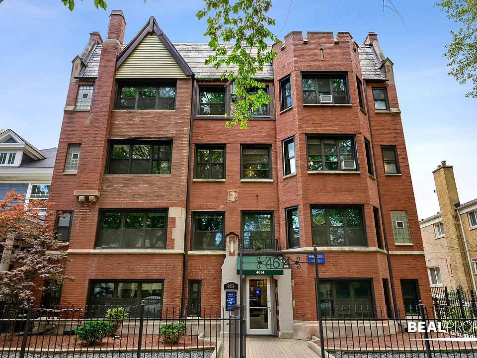 4614 North Paulina